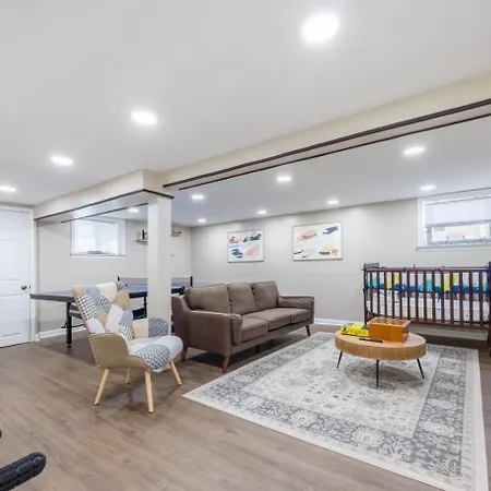 Greyhouse Home 4 Bedrooms 2 Baths Bunglow With Skylights